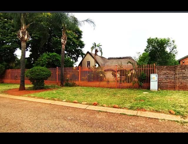 3 BEDROOM HOUSE FOR SALE IN KARENPARK